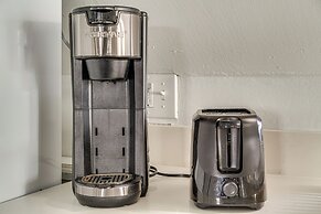 Steps to Beach: Couple's Retreat in Ocean City!