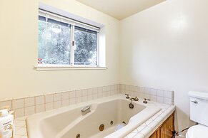 12 Mi to Folsom Historic District: Norcal Getaway