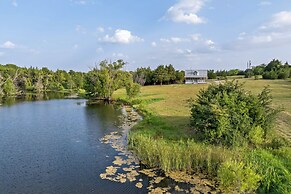 14-acre Property w/ On-site Fishing: Texas Escape