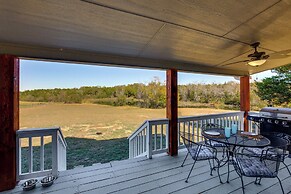 14-acre Property w/ On-site Fishing: Texas Escape