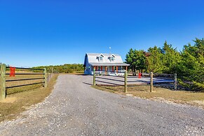 14-acre Property w/ On-site Fishing: Texas Escape