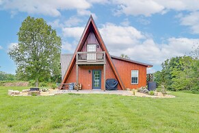 Fire Pit, Grill & On-site Pond: Kenton Cabin