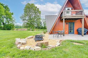 Fire Pit, Grill & On-site Pond: Kenton Cabin