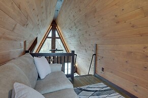 Fire Pit, Grill & On-site Pond: Kenton Cabin