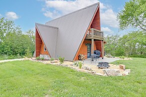 Fire Pit, Grill & On-site Pond: Kenton Cabin