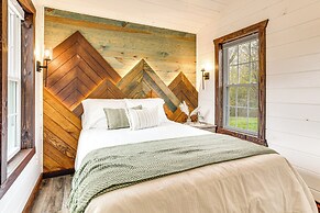 Fire Pit, Grill & On-site Pond: Kenton Cabin