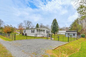 3 Mi to Dtwn Johnson City: Home w/ Fenced Backyard