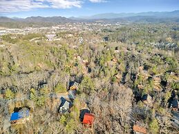 Bear Hug Hideaway 2 Bedroom Cabin