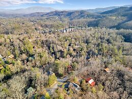 Bear Hug Hideaway 2 Bedroom Cabin