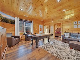 Bear Hug Hideaway 2 Bedroom Cabin