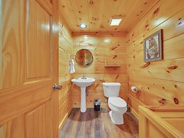 Bear Hug Hideaway 2 Bedroom Cabin