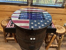 Bear Hug Hideaway 2 Bedroom Cabin