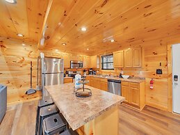 Bear Hug Hideaway 2 Bedroom Cabin