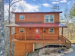 Bear Hug Hideaway 2 Bedroom Cabin
