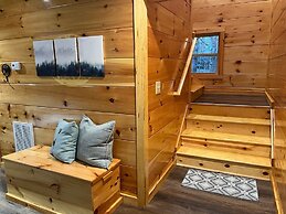 Bear Hug Hideaway 2 Bedroom Cabin
