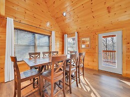 Bear Hug Hideaway 2 Bedroom Cabin