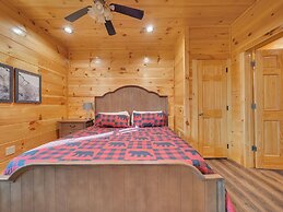 Bear Hug Hideaway 2 Bedroom Cabin