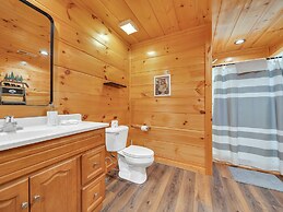 Bear Hug Hideaway 2 Bedroom Cabin