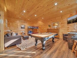 Bear Hug Hideaway 2 Bedroom Cabin