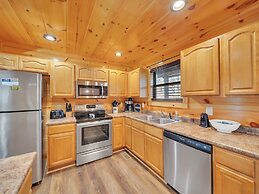 Bear Hug Hideaway 2 Bedroom Cabin