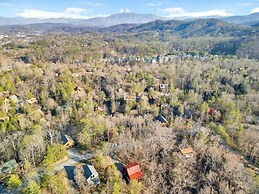 Bear Hug Hideaway 2 Bedroom Cabin