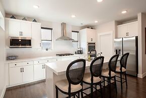 Luxury 3BR w/ Mountain Views at 1374 Gambel Oak Way