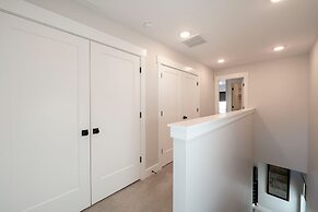 Luxury 3BR w/ Mountain Views at 1374 Gambel Oak Way