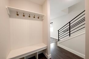 Luxury 3BR w/ Mountain Views at 1374 Gambel Oak Way