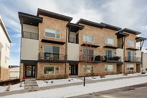 Luxury 3BR w/ Mountain Views at 1374 Gambel Oak Way