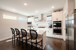 Luxury 3BR w/ Mountain Views at 1374 Gambel Oak Way