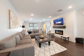 Luxury 3BR w/ Mountain Views at 1374 Gambel Oak Way