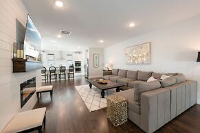 Luxury 3BR w/ Mountain Views at 1374 Gambel Oak Way