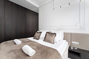 Chronos - Warszawa Wola by Downtown Apartments