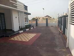 Shimawa-apartment-sleeps2-parking-24/7security