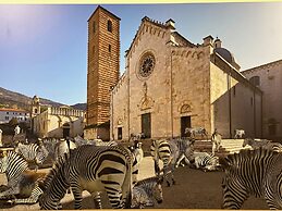 Pietrasanta Ai Teatri