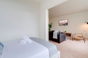 Crystal City Comfortable Apartments