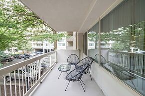 Crystal City Comfortable Apartments