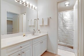 Crystal City Comfortable Apartments