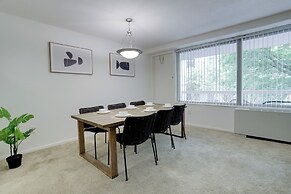 Crystal City Comfortable Apartments