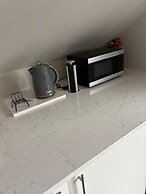 Lisburn - 1 Bedroom - Sleeps 2 - Street Parking