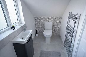 Lisburn - 1 Bedroom - Sleeps 2 - Street Parking