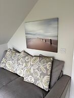 Lisburn - 1 Bedroom - Sleeps 2 - Street Parking