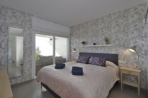 Luxury Apartment With Sea View