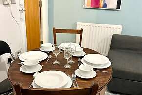 Modern Central Edwardian Apartment 4pp Private Ent