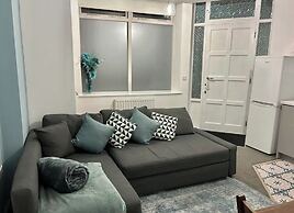 Modern Central Edwardian Apartment 4pp Private Ent
