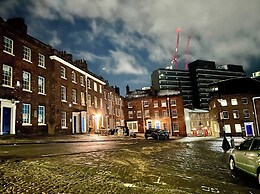 Modern Central Edwardian Apartment 4pp Private Ent