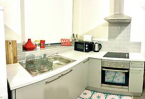 Modern Central Edwardian Apartment 4pp Private Ent