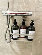 Modern Central Edwardian Apartment 4pp Private Ent