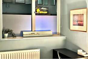 Modern Central Edwardian Apartment 4pp Private Ent