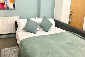 Modern Central Edwardian Apartment 4pp Private Ent